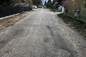Auf die Verlegung der Schmutz- und Trinkwasserleitungen im Bereich Eiben- und Rüsternweg folgt die Straßenwiederherstellung.