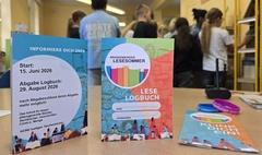 Bei der Anmeldung gibt es ein Leselogbuch zum lohnenswerten Sammeln der Stempel für gelesene Bücher.