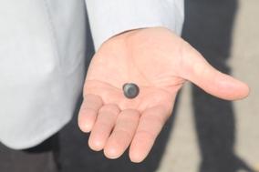 Klein, aber wichtig: Der neue Ident-Chip für die Mülltonnen