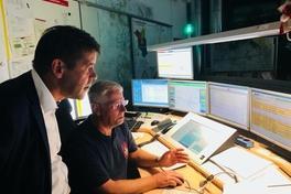 Leitstelle in der Stadt Brandenburg koordiniert Löscharbeiten bei Großbrand in Potsdam-Mittelmark