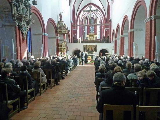 Hunderte Trauergäste nehmen im Brandenburger Dom Abschied von Dr. Martin Martiny.