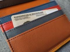 Ein Personalausweis im Portemonnaie