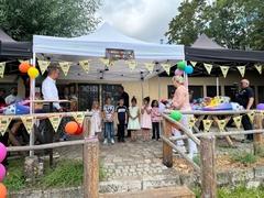 Kindergruppe vor der Schultütenübergabe.