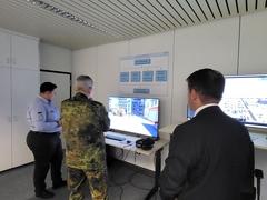 Führung im Kontrollraum des THW