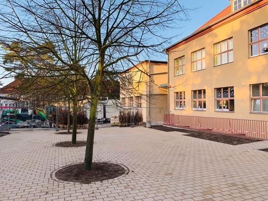 OB Steffen Scheller besichtigt Baufortschritt an Grundschule Kirchmöser