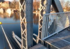 Von der Plauer Brücke ist auch das Schloß zu sehen.