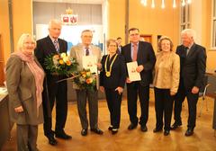 Gruppenbild mit den Trägern der Ehrenmedaille