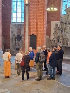 Führung zum Hochaltar in der St. Katharinenkirche.