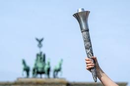 Die Fackel der Special Olympics World Games Berlin 2023