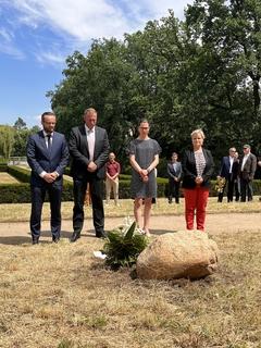 Die Beigeordneten der Stadt Brandenburg an der Havel gedachten dem dem 1922 ermordeten Außenpolitiker der Weimarer Republik: Michael Müller, Thomas Barz, Alexandra Adel und Susanne Fischer (von links).