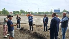 Lars Bauer erläuterte den Gästen das Baugeschehen.