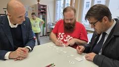 Mitmachaktion in der Textilveredlung.