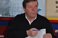 Mann mit Zeichnung