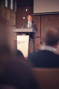 Oberbürgermeister Steffen Scheller bei der Begrüßung.