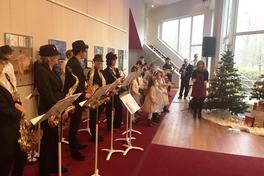 „Traumhafte Weihnachten“ begeistert Publikum in der ausverkauften Studiobühne des Brandenburger Theaters