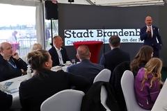 OB Keip moderierte die Veranstaltung.