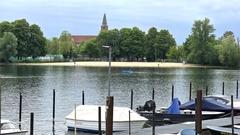 Noch hält sich der Betrieb am und auf dem Wasser in Grenzen, aber der Sommer kommt näher.
