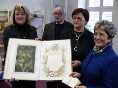 Fielmann AG schenkt Stadt wertvolle "Undine"-Ausgaben