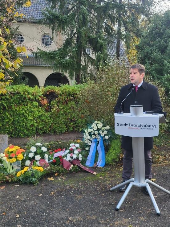 Oberbürgermeister Steffen Scheller bei seiner Gedenkrede