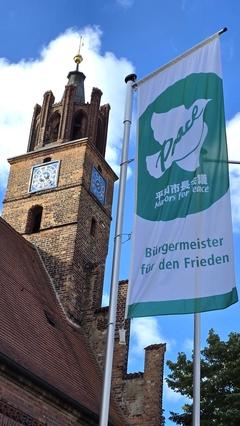 "Bürgermeister für den Frieden" – eine Flagge mit Signalwirkung.