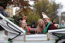 Parinzenpaar und Kinderprinzenpaar in der Kutsche.