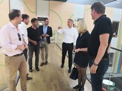 Führung durch das Rathaus von Ballerup(v.l.n.r.) Prof. Dr. med. Stefan Lüth, Gunter Haase, Oberbürgermeister Steffen Scheller, Prof. Dr. Andreas Wilms, Eik Moeller (CEO), Susanna Rafn (Internationale Koordinatorin), Bürgermeister Jesper Würtzen