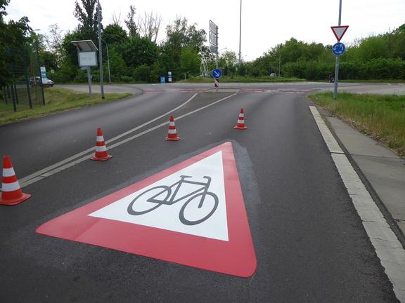Gefahrenstelle für Radfahrer am Kreisverkehr Brielower Landstraße