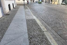 Bordabsenkung Plauer Straße in Höhe Haus Nummer 8