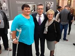 "Sport und Po­li­tik ver­eint ge­gen Rechts­ex­tre­mis­mus" – Kampagne des Bundesinnenministers Thomas de Maizière