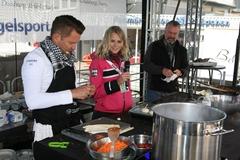 Auch am Beetzsee dabei: TV-Starköche Mike Süsser (links) und Frank Oehler präsentieren die hohe Kunst der Fischküche. (Foto: Veranstalter)