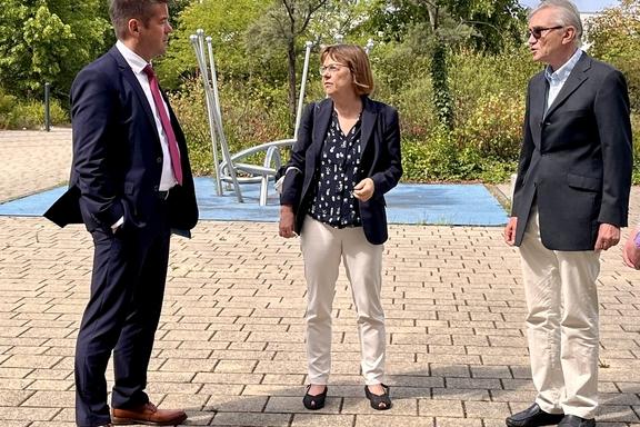Ministerin Nonnemacher macht mit „Pflege-Vor-Ort"-Tour Halt im Bürgerhaus Hohenstücken
