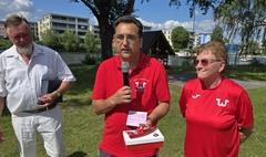 Große Privatspende: Andrea Winkler überreichte Rennsportwart Nico Bartoli einen Scheck über 3.500 Euro für die Neuanschaffung zweier Boote.