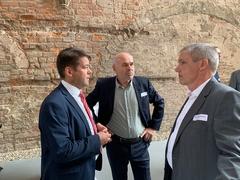 Oberbürgermeister Steffen Scheller, Dr. Achim Krekeler, Vorsitzender des Denkmalausschusses der Brandenburgischen Architektenkammer und Landeskonservator Prof. Dr. Thomas Drachenberg im Gespräch