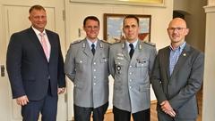 Oberbürgermeister Daniel Keip mit Major Armin Heinrich, Oberstleutnant Kay Büttner und dem Beigeordneten Thomas Barz.