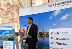 Oberbürgermeister Steffen Scheller beim 21. Touristikerfrühschpoppen.