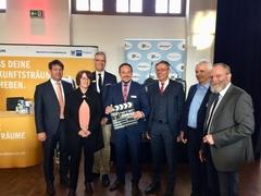 Die Akteure und Verantwortlichen eröffnen die 15. JOBinale.