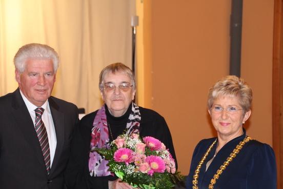 Bettina Damus wurde von Bundespräsident Joachim Gauck mit dem Bundesverdienstkreuz ausgezeichnet.