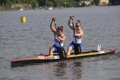 Kanutinnen auf dem Wasser