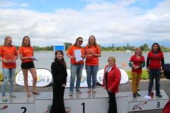 Auszeichnung der Siegerboote (Betonbrouwers Enschede, NL) bei den Damen