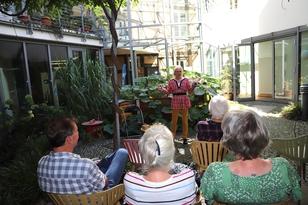 Karin Warnken erzählte im Lesehof der Fouqué-Bibliothek.