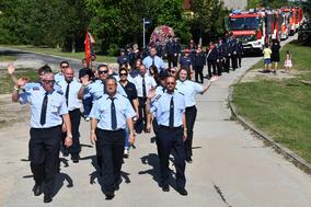Der Festumzug zum 100. Geburtstag der Freiwilligen Feuerwehr Klein Kreutz.