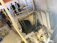 Domkurator Dr. Cord-Georg Hasselmann und Oberbürgermeister Steffen Scheller (Bildmitte, hinten)