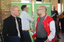 Daniel Keip im Gespräch mit dem Kanzler der Hochschule, Steffen Kissinger.