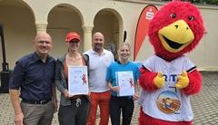 Im Beisein von Oberbürgermeister Daniel Keip wurden die Kitas Stoppelhopser und Wellenreiter für ihre sehr guten Vorjahres-Leistungen ausgezeichnet.