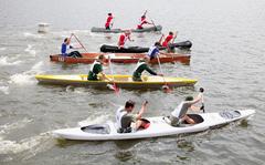 Die Betonkanu-Regatta vereint sportlichen Wettkampf ...