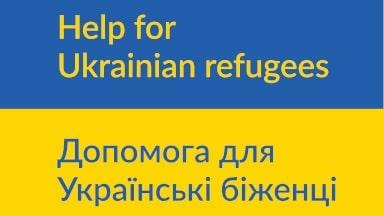 Auf blau-gelben Hintergrund der Text Help for Ukrainian refugees und die Übersetzung ins Ukrainische