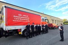 Feuerwehr-Leiter Sebastian Kalka verabschiedete heute Morgen die erste Einsatz-Einheit für den Flächenbrand im Müritz-Nationalpark.