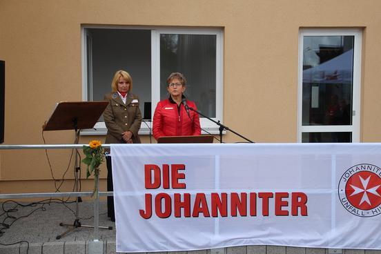 Angelika Steckler-Meltendorf, Mitglied des Regionalvorstandes Brandenburg Nordwest, und Oberbürgermeisterin Dietlind Tiemann begrüßten die Gäste und Mitarbeiter.