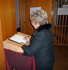 Oberbürgermeisterin Dr. Dietlind Tiemann Eintrag in das Kondolenzbuch
