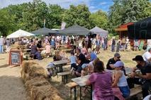 Aufenthalt im Foodcourt.